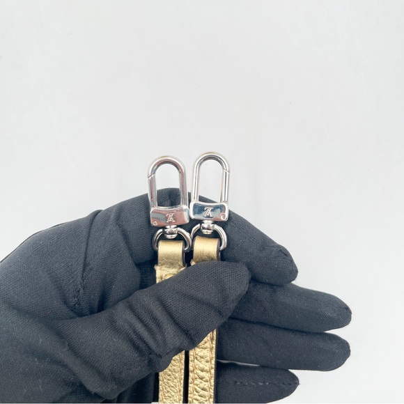 LOUIS VUITTON Lockme Backpack Nano Gold Metallic Calfskin - Picture 2 of 14